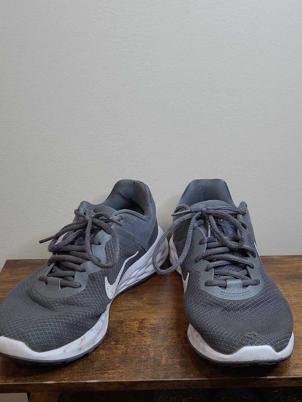 Nike Revolution 6NN Gray Running Shoes - size men's 9 (women's 10.5)